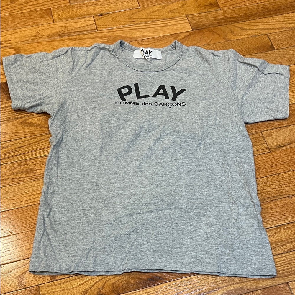 Comme des Garcons PLAY Grey T Shirt with Large Black Heart on Back, Size M